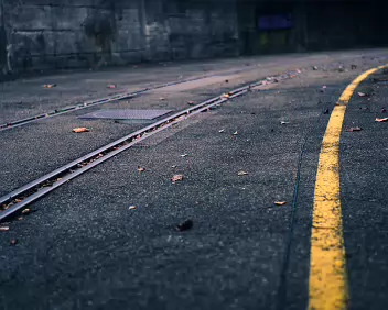 Aligned Competing lines share the frame, each asserting direction. Movement is no longer implied — it is negotiated.